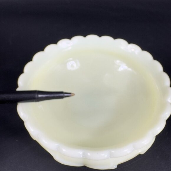 Vintage Vaseline Pale Yellow Uranium UV Glowing Glass Dish Bowl Footed Ruffled - Picture 7 of 13